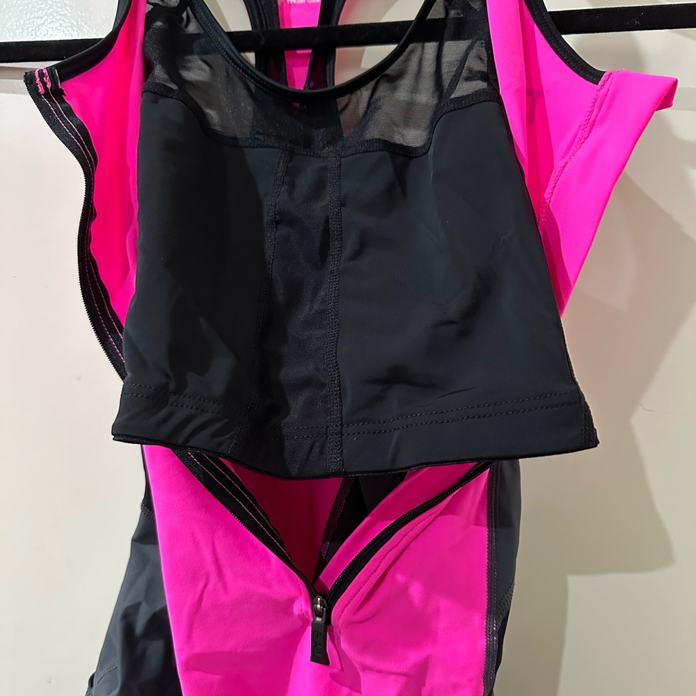 TYR Women's Triathlon Top - Pink and Black worn once - Picture 4 of 5